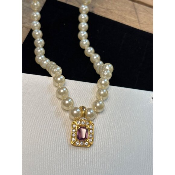 Elegant Pearl Necklace With Gold-Plated violet Pendant & Rhinestones - Picture 4 of 6